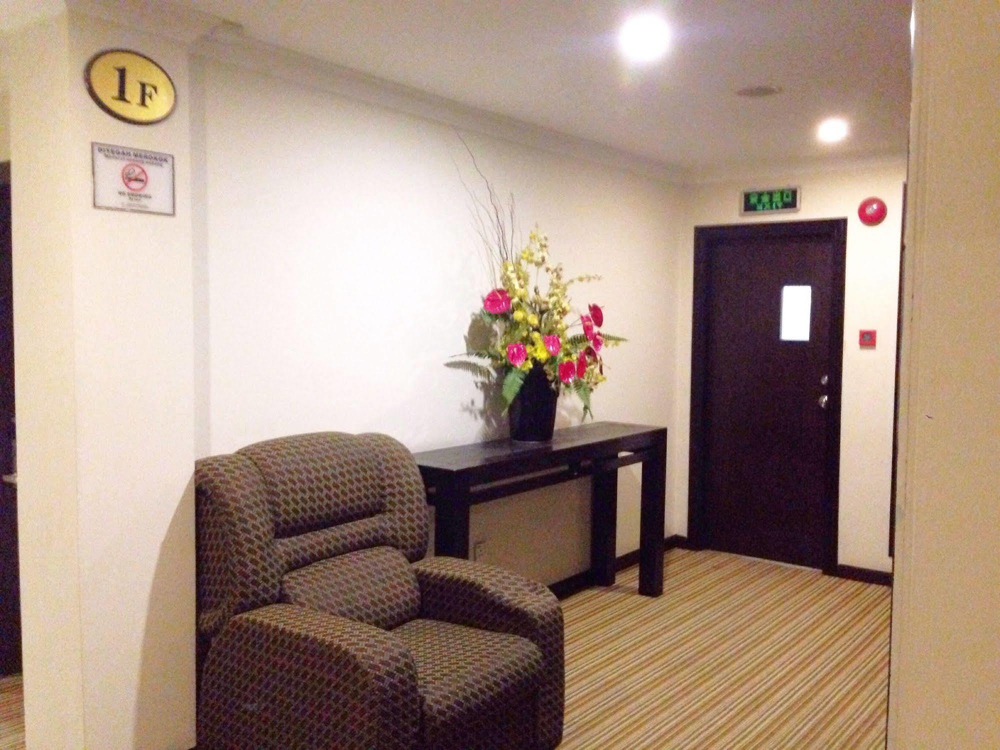Palm Garden Hotel Brunei Bandar Seri Begawan Exterior photo